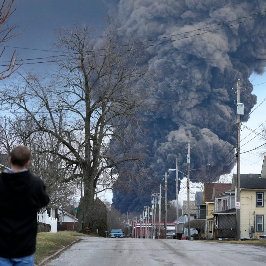 Train+derailment+creates+clouds+of+pollution+over+Ohio